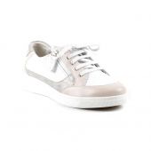 Kim Wide Fit Casual Sneaker